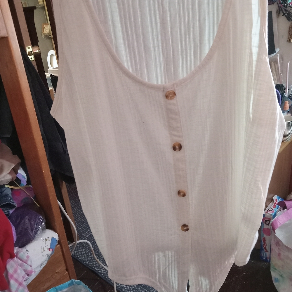 Ladies top - Picture 3 of 3